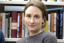 Deutsche Schriftstellerinnen Anne Korth und Barbara Peveling im Gespräch mit der deutschen Politikwissenschaftlerin Simone Scharbert sprechen über das Thema "Gewalt gegen Frauen" im Literaturhaus Köln (&copy; Thomas Brill)
